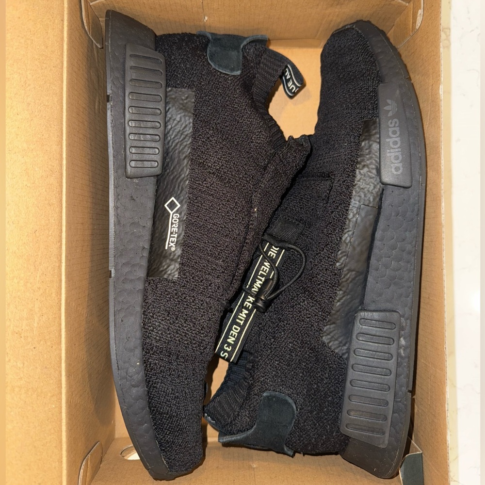 Adidas NMD R1 Triple Black Sneakers